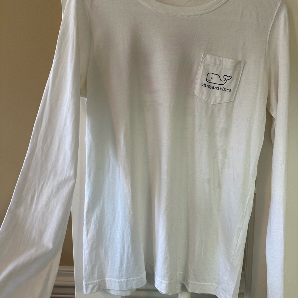 GUC, Vineyard Vines Christmas whale long-sleeve white t-shirt. Size small - Picture 2 of 3
